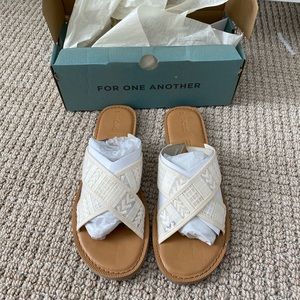 BRAND NEW Toms Viv Sandals